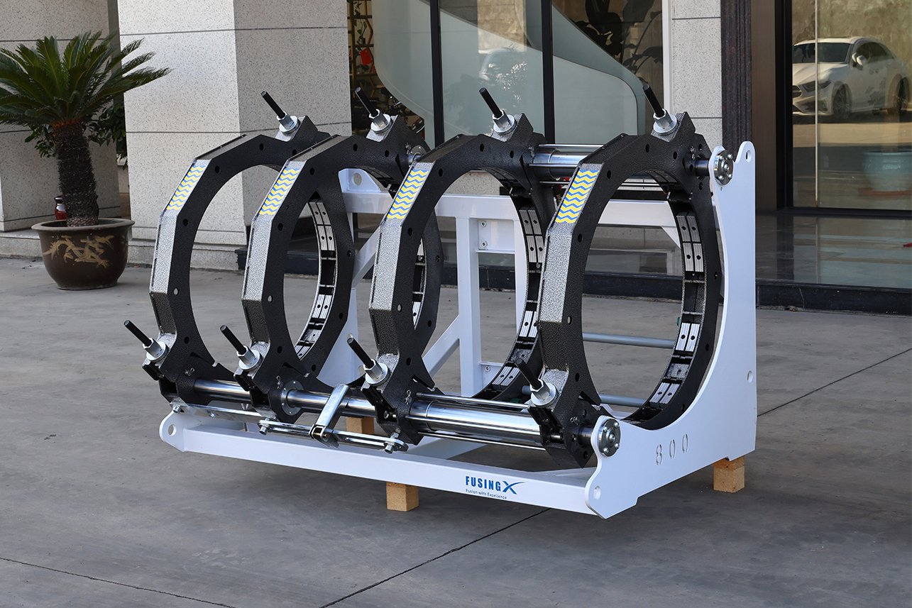 لماذا تم تشطيب حلقات الإطار الخاصة بأجهزة FX800 وآلات دمج المؤخرة الأكبر حجمًا باللون الأسود