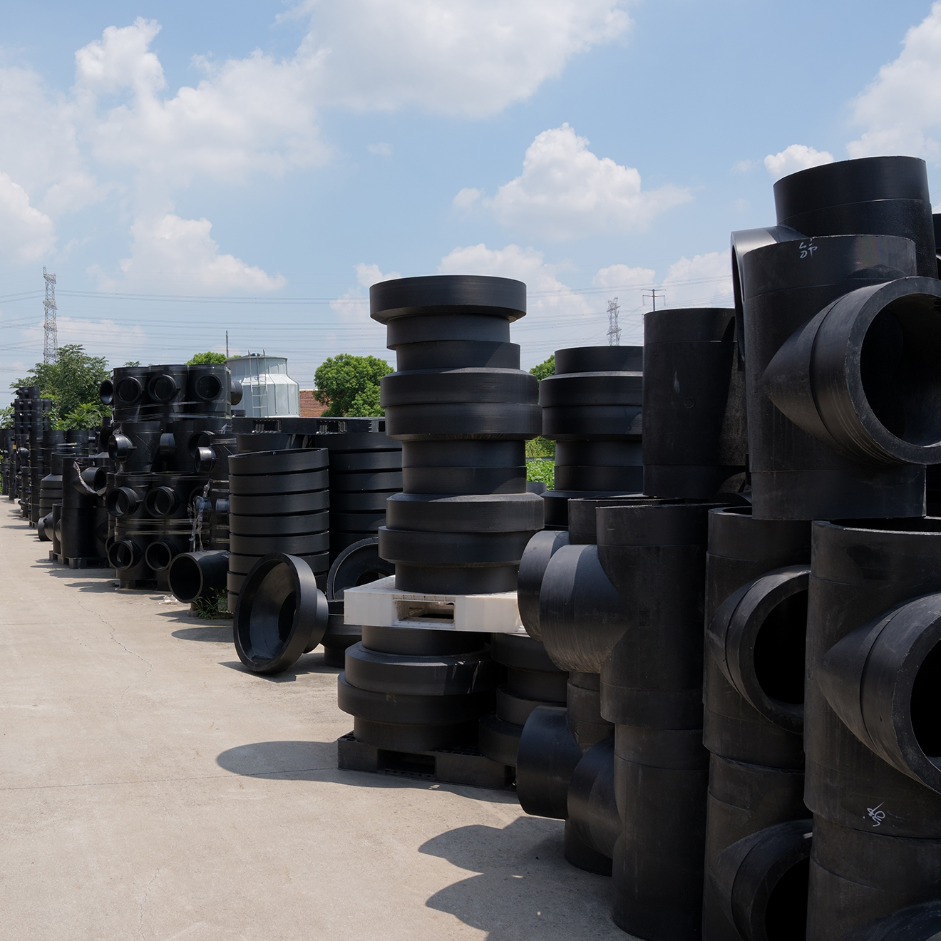 لماذا يمكن تخزين تجهيزات أنابيب HDPE في الهواء الطلق؟