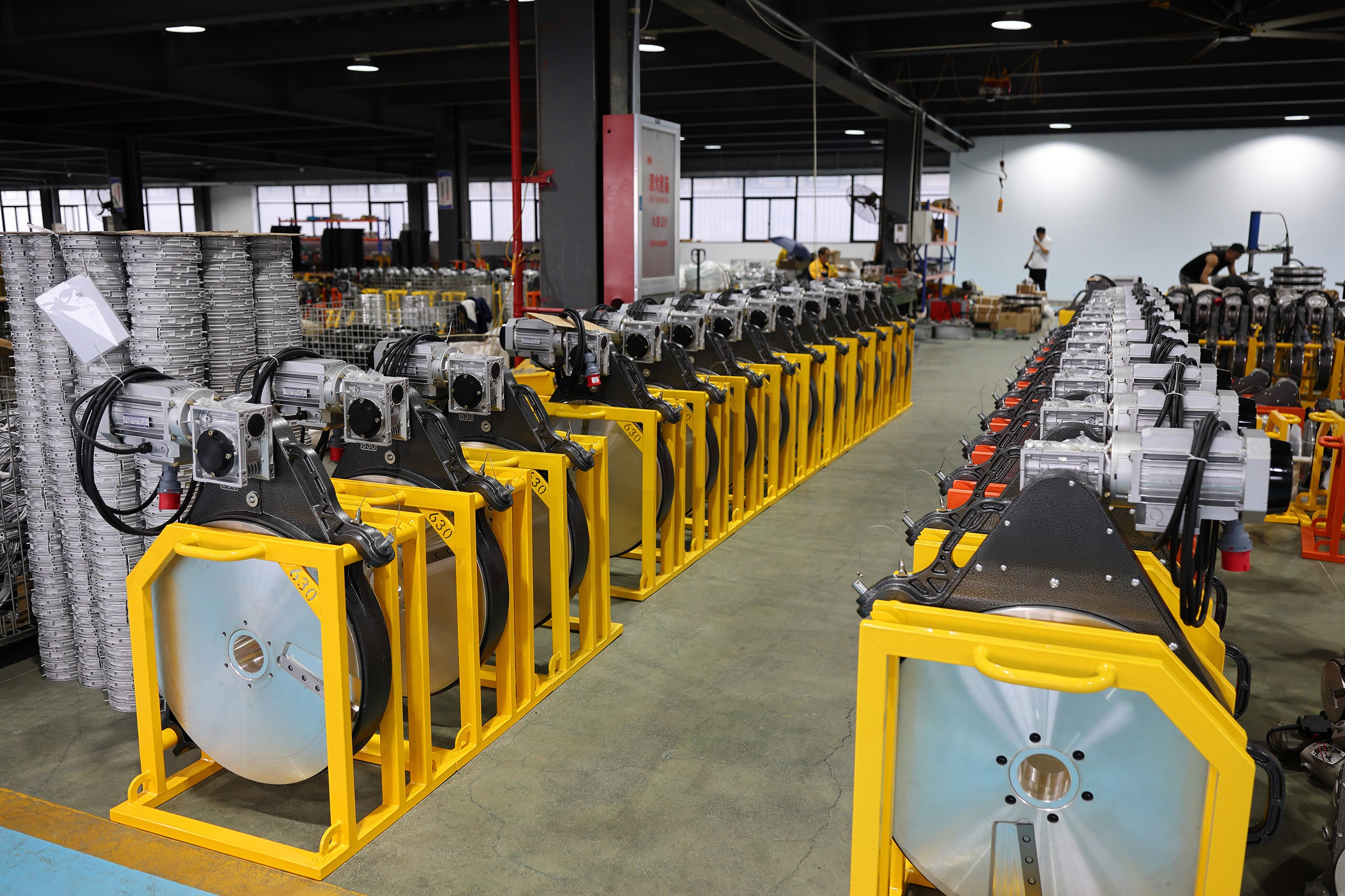 الدقة في الإنتاج — 630 لوحة تسخين جاهزة للتجميع